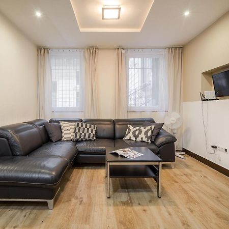 Dolly'S Duplex Home บูดาเปสต์ ภายนอก รูปภาพ