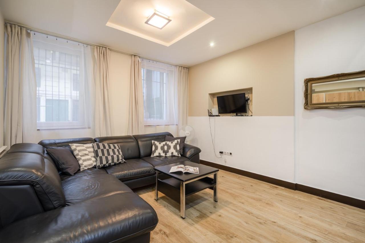 Dolly'S Duplex Home บูดาเปสต์ ภายนอก รูปภาพ