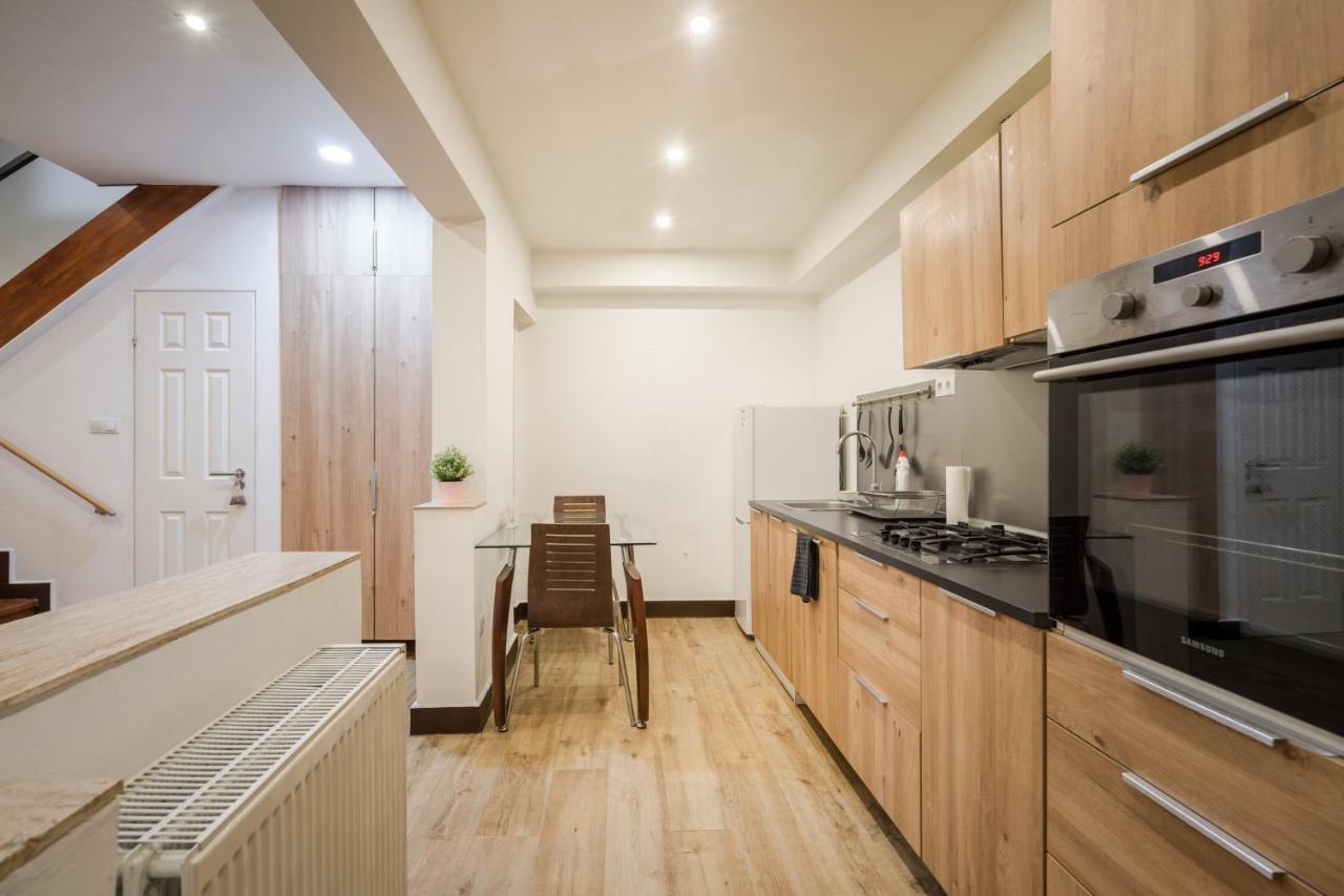 Dolly'S Duplex Home บูดาเปสต์ ภายนอก รูปภาพ